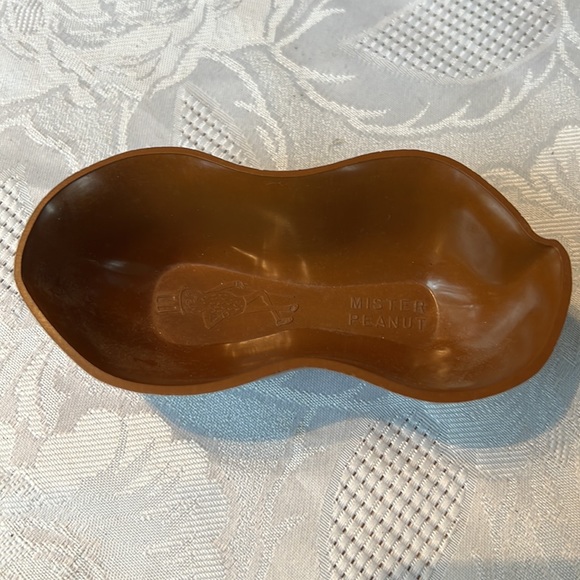 Vintage 1960's Planters Plastic Peanut Shaped Footed Nut Dish - Picture 2 of 8
